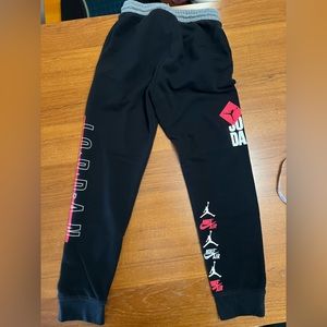 BOYS NIKE AIR JORDAN PANTS SIZE M